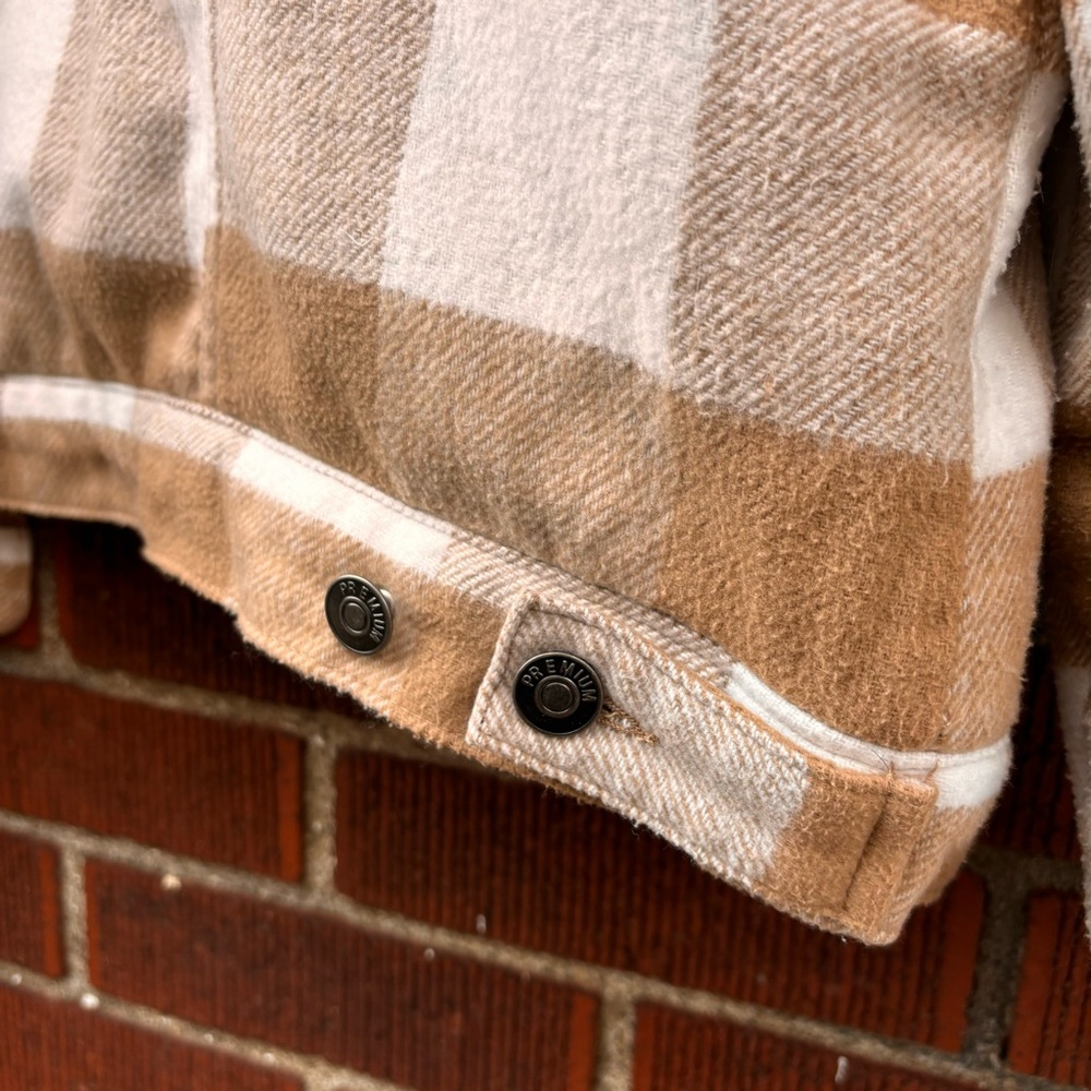 Love Tree tan and white Sherpa plaid jacket coat - Picture 7 of 8